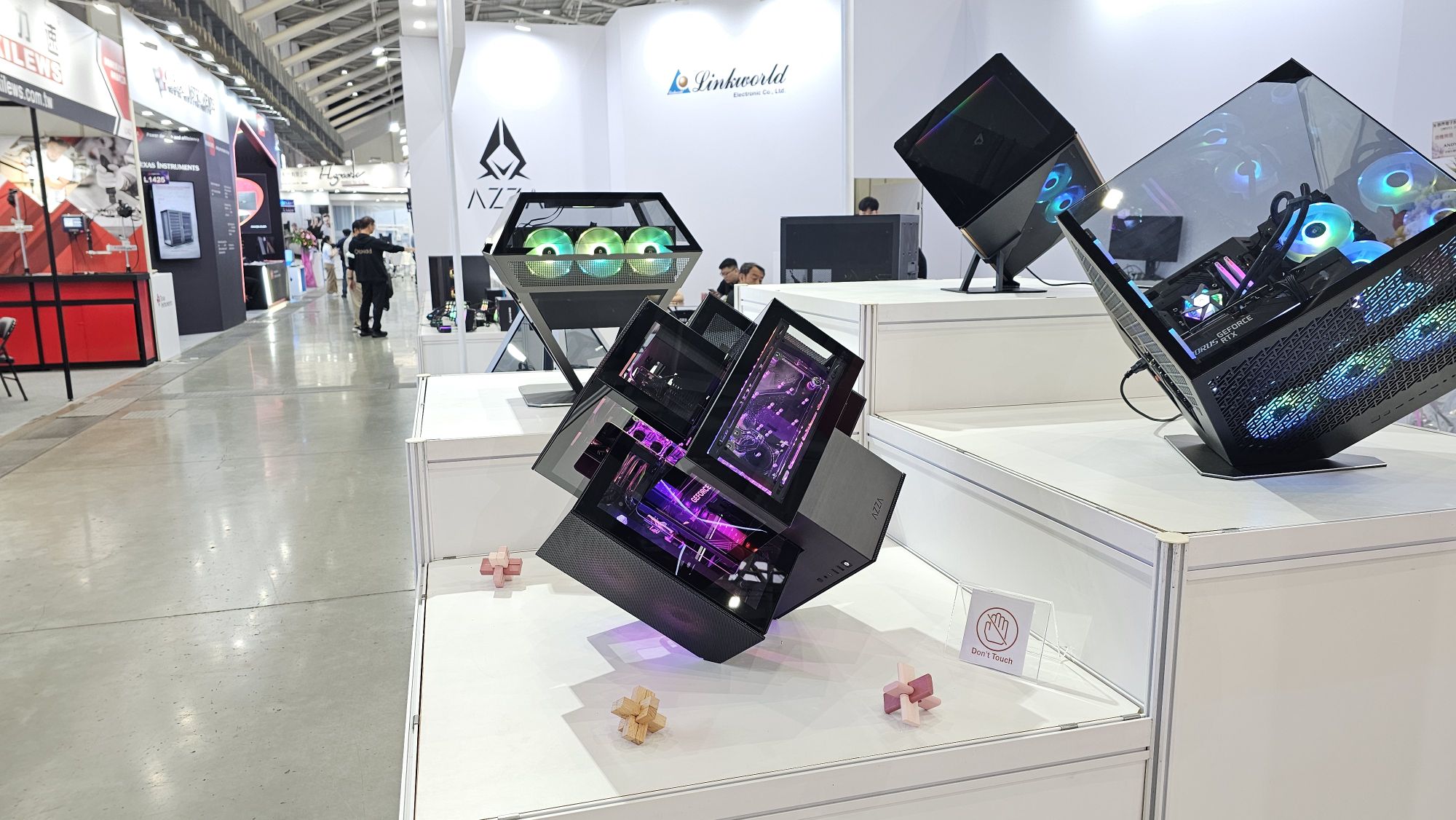 AZZA Unveils the 813 PUZZLE at Computex 2025