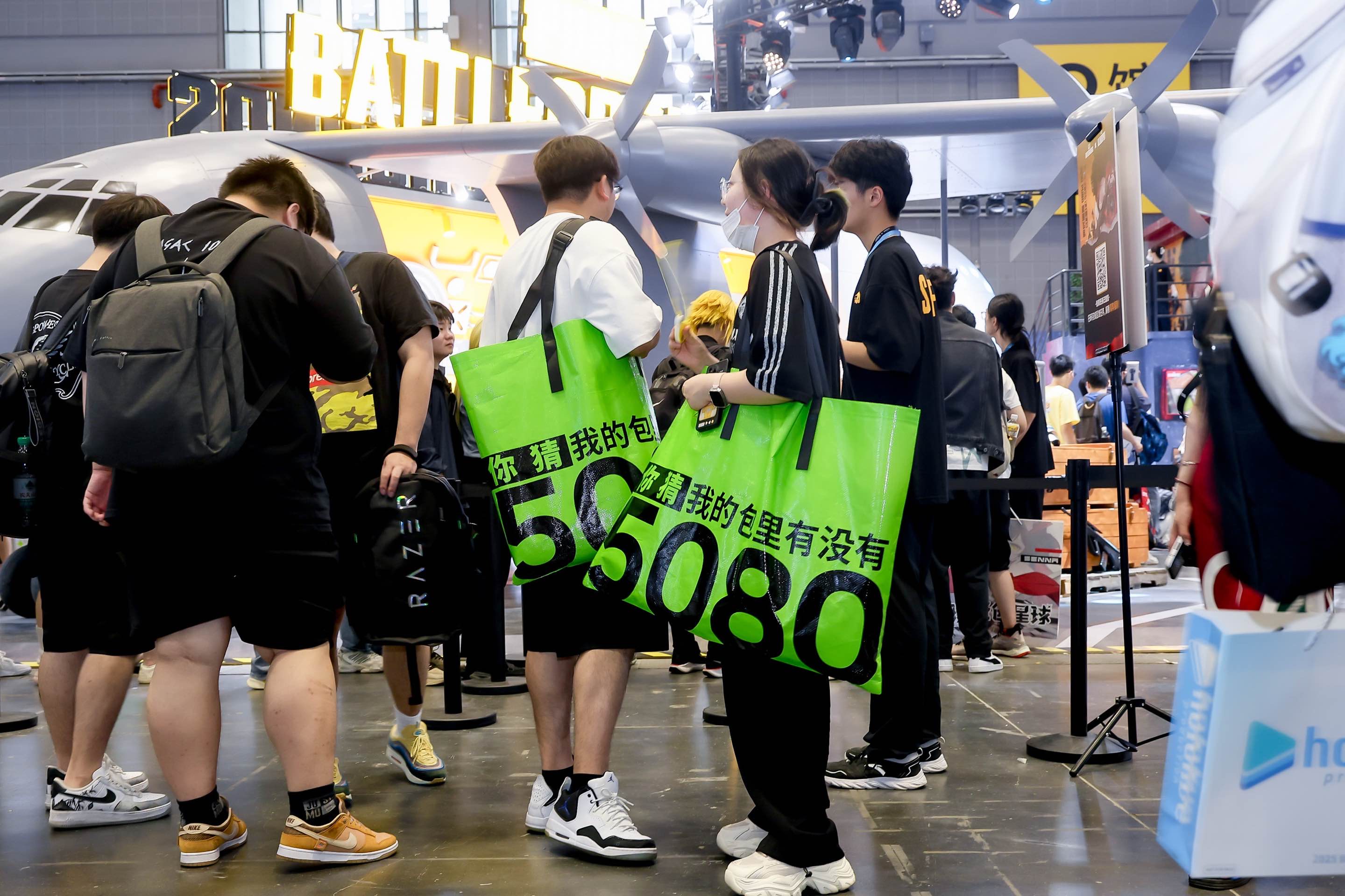 NVIDIA Selling RTX 5080 and 5070 FE, Drawing Crowds at Bilibili World